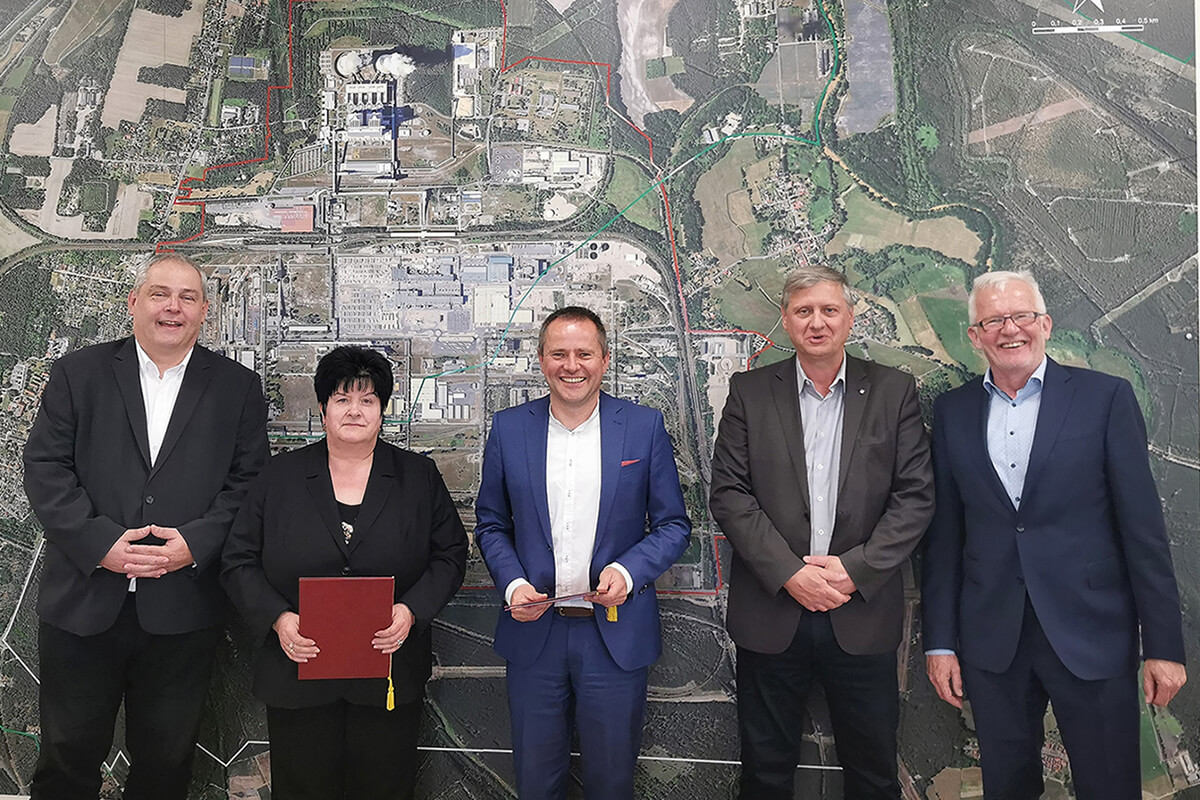 Zweckverband Industriepark Schwarze Pumpe und LWG haben eine Kooperationsvereinbarung unterzeichnet