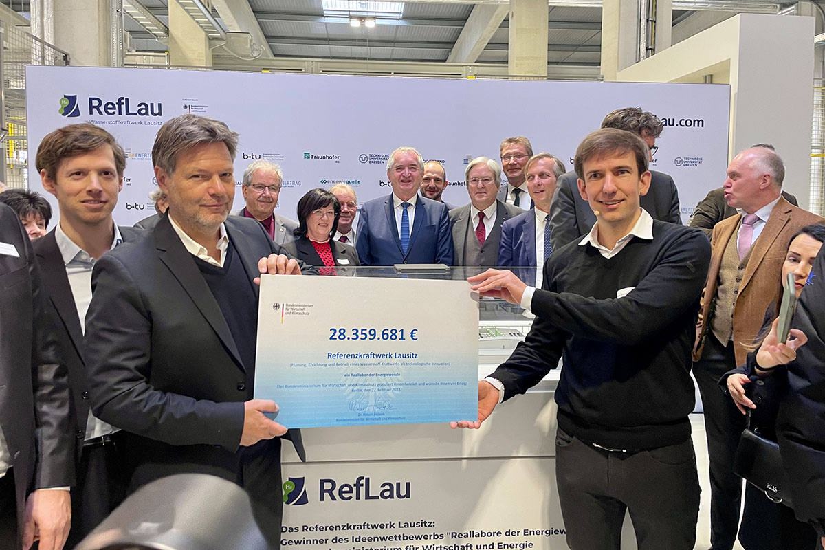 Bundeswirtschaftsminister Robert Habeck im Industriepark Schwarze Pumpe: 28,5 Millionen für Referenzkraftwerk Lausitz (RefLau)