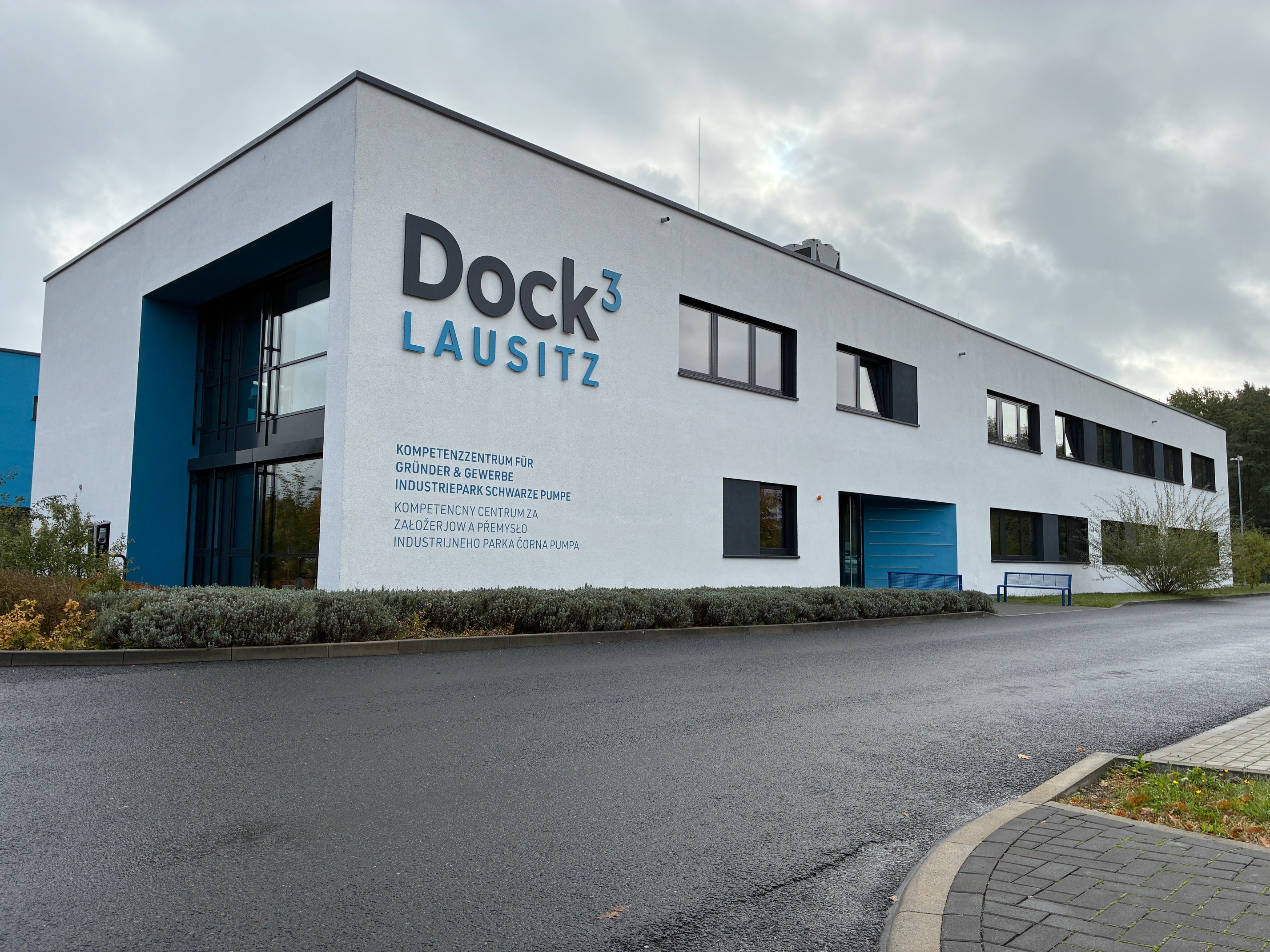 Das Dock3 Lausitz im Industriepark Schwarze Pumpe ist ein Kompetenzzentrum für Gründer und Gewerbe.