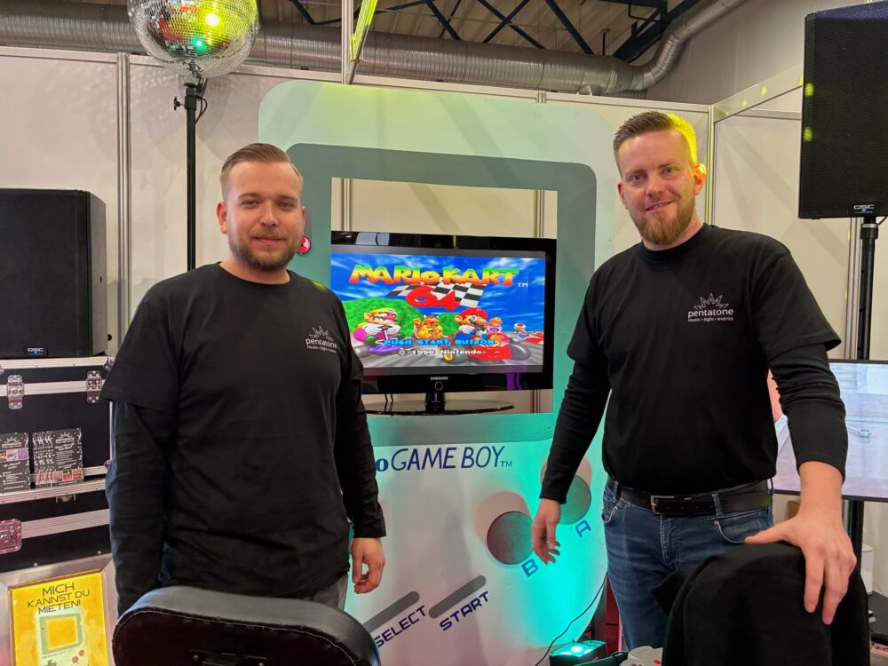 Die Firma Pentatone aus Spremberg war mit einem Retro-Videospiel auf dem Spremberger Stand auf der Handwerker-Messe vertreten