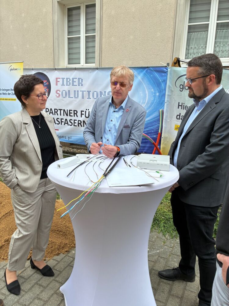 Spatenstich Ausbau Glasfasernetz in Schwarze Pumpe.